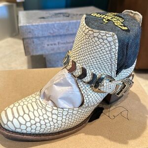 White Snake Freebird Blade size 6